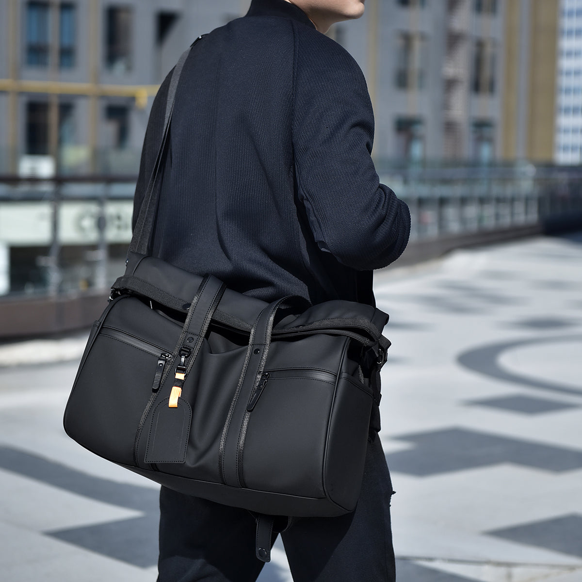 Expandable Travel Duffel Gym Bag with Wet-Dry Separation Luggage Strap